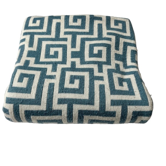 MAX STUDIO HOME Aqua Blue Throw Blanket Soft 50" x 54" Good - Picture 1 of 10